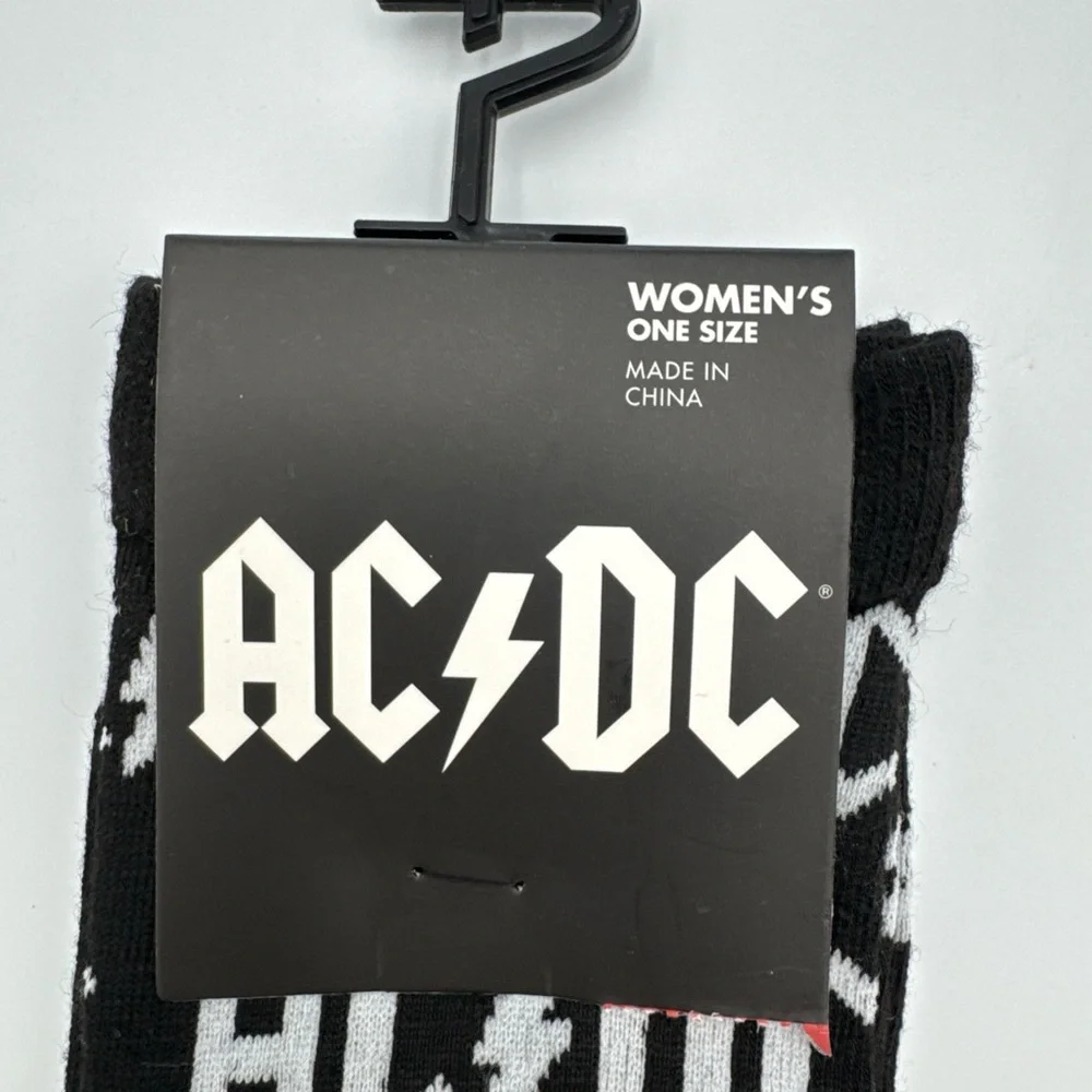 1 Pair Woman's AC/DC Crew Socks One Size NWT‎ Size 6-9.5 Black & White Calf High
